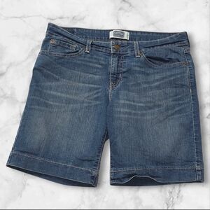 Signature Levi Strauss Woman's Casual Blue Jean Shorts Size 14- D4